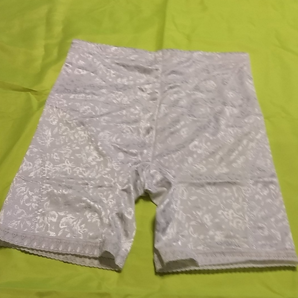 Shapewear - Picture 2 of 5